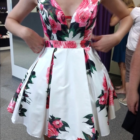 HOCO DRESS! - Picture 3 of 4